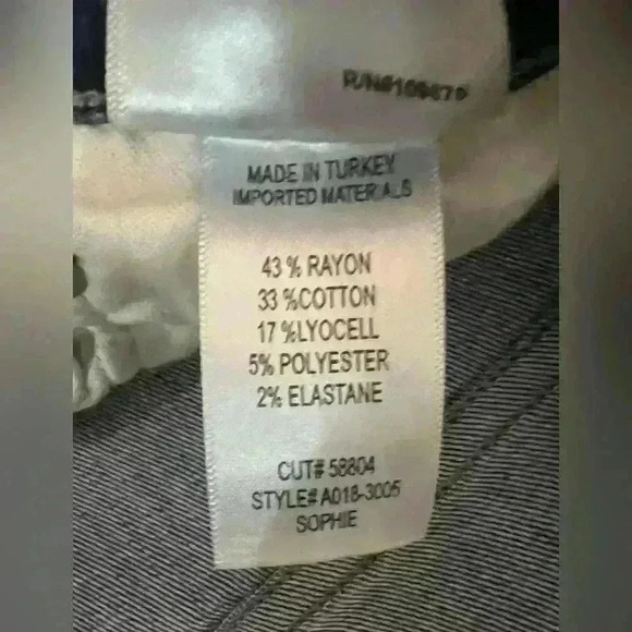 AGOLDE Sophie High Rise Skinny Crop with Raw Hem in Dark Blue Wash - Picture 10 of 12